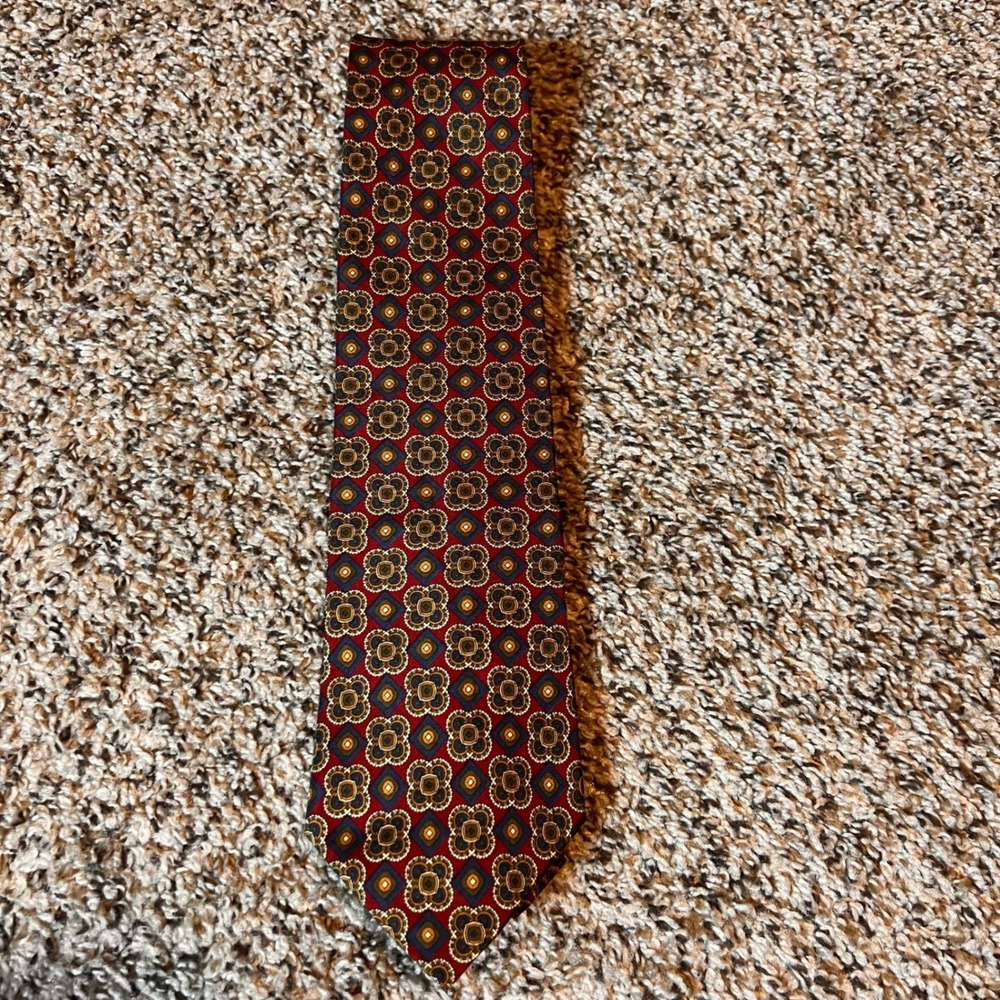Brooks Brothers Silk‎ Necktie Floral Burgundy Gold Navy Blue Pattern